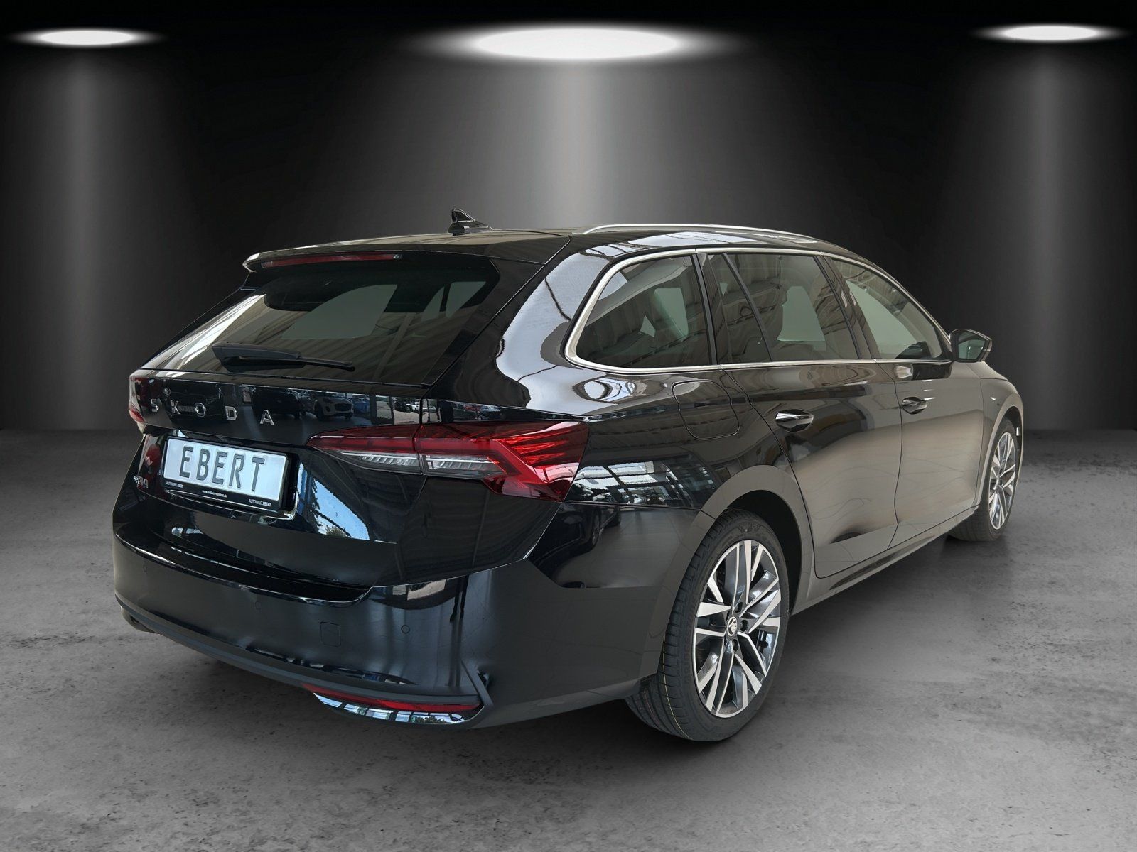 Fahrzeugabbildung SKODA Octavia Combi Selection 2,0 TDI 110 kW DSG