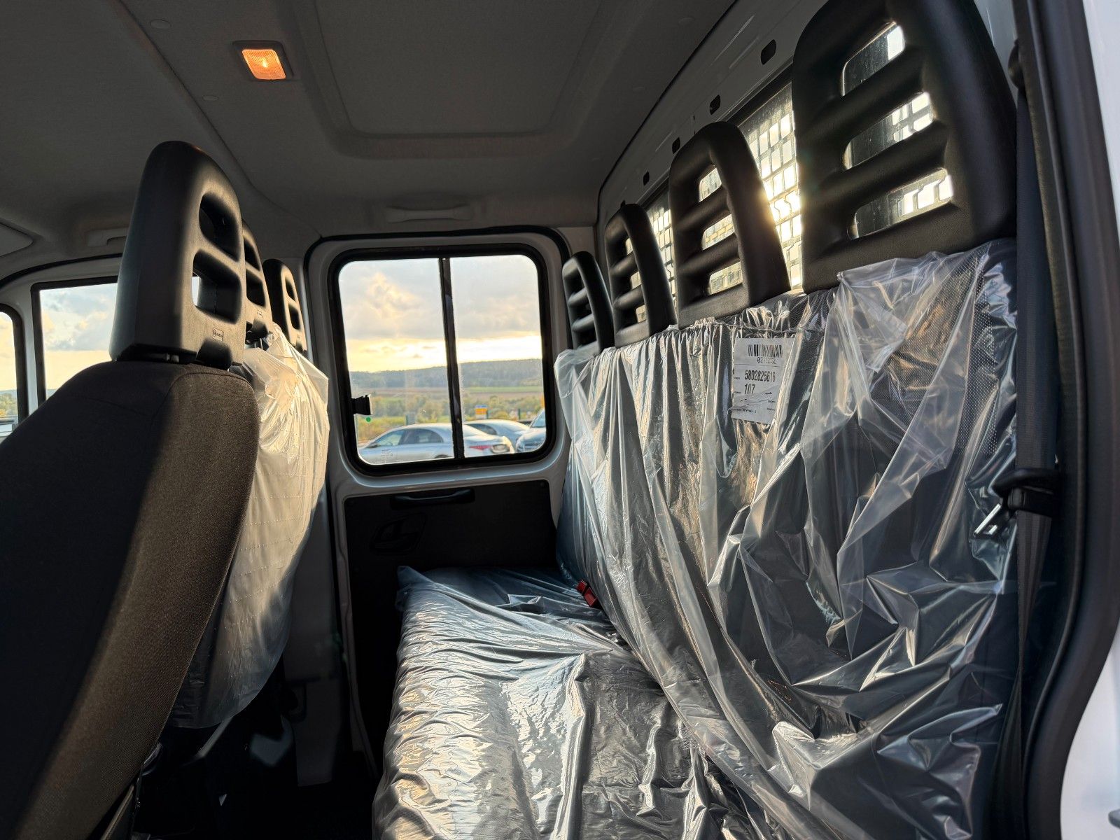 Fahrzeugabbildung Iveco Daily 35S14 Doka, Pritsche, Klima, AHK