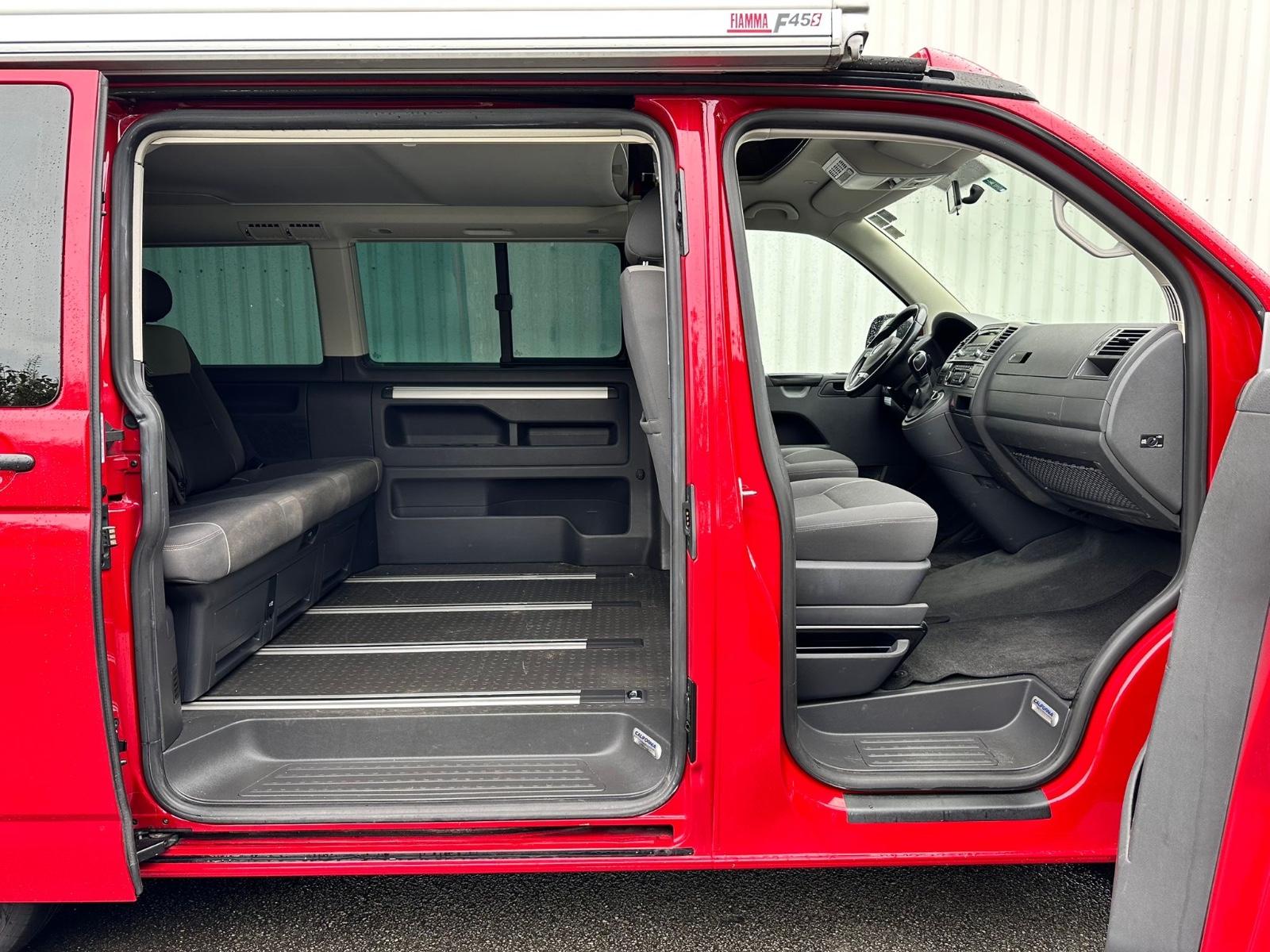 Volkswagen T5 California 2.0 TDI 180 ch DSG / Toit relevable / Chauffage auxiliaire / Store / Couchage