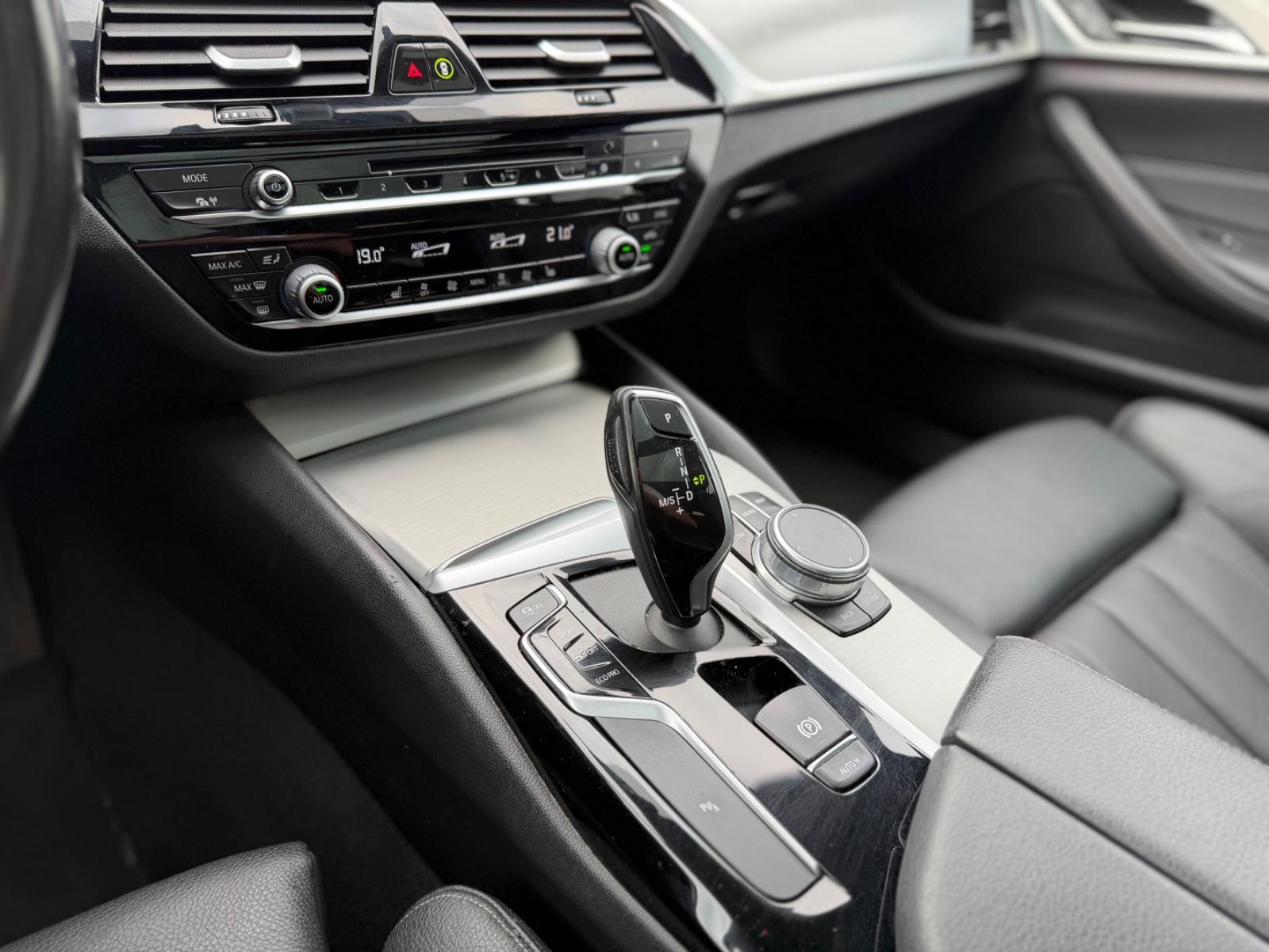 BMW 530d Touring*PANO*LEDER*HUD*LED*HIFI*APPLECAR*