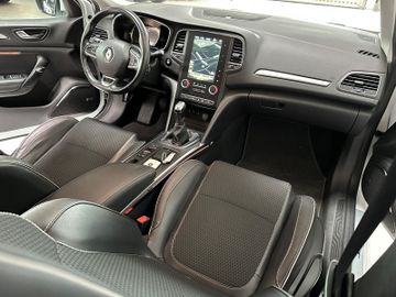 Fahrzeugabbildung Renault Megane IV Lim.BOSE-Edition Massag Kam Navi Touch