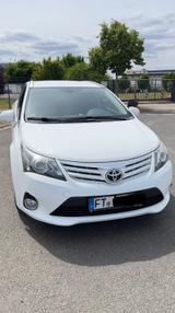 Toyota Avensis Combi 1,8-l-Valvematic Multid. S Edi... - Toyota Avensis mit Benzin-Antrieb: Kombi, Automatik, 1.8