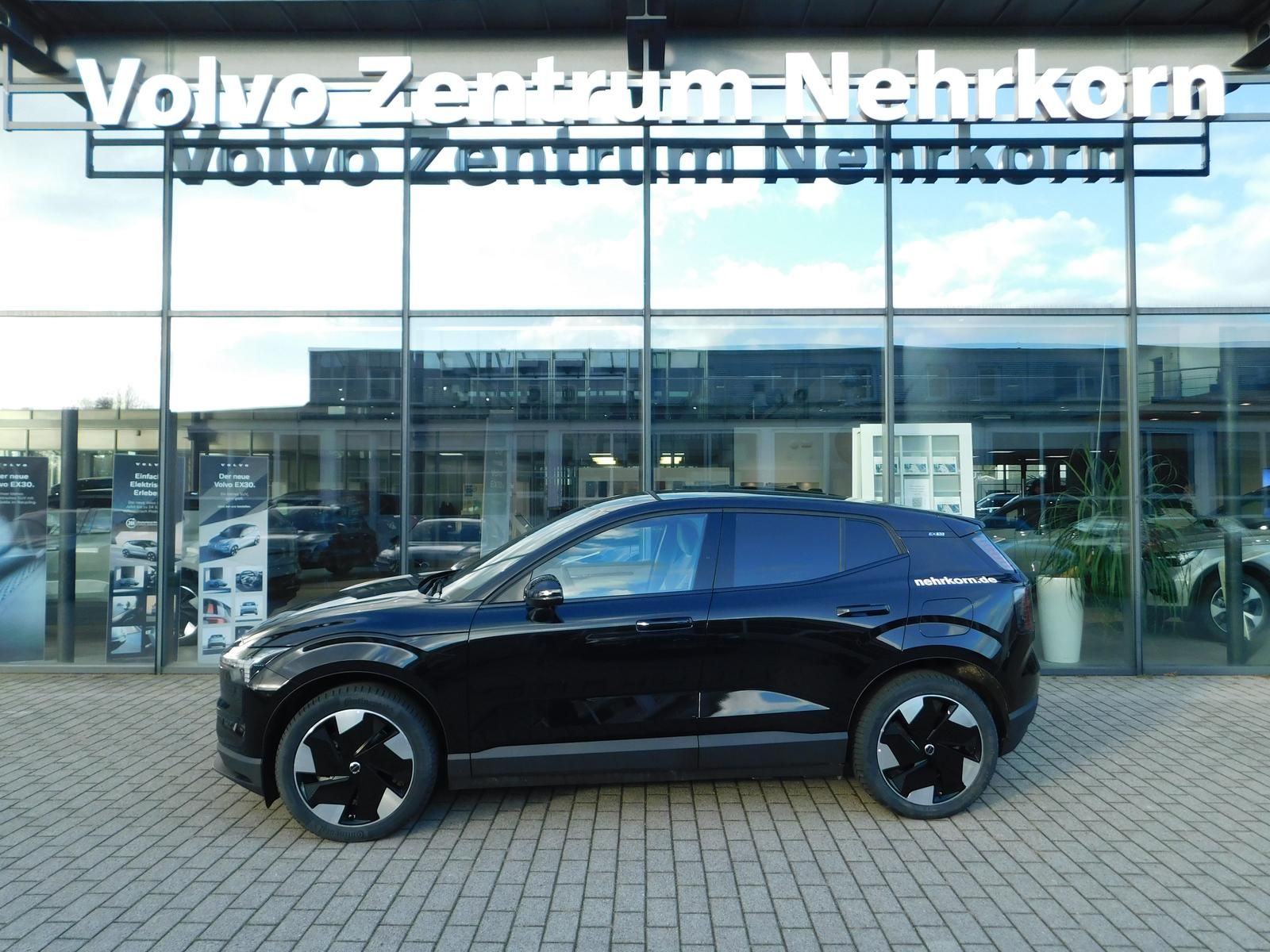Fahrzeugabbildung Volvo EX30 Plus 2WD Pure Electric