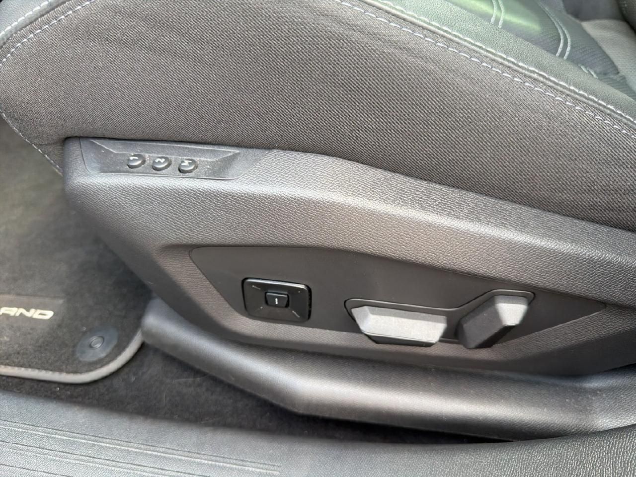Fahrzeugabbildung Opel Grandland 1.2 48V Mild-Hybrid 107 kW GS, AT