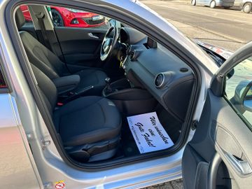 Fahrzeugabbildung Audi A1 Sportback Attraction 2-HAND NAVI PDC