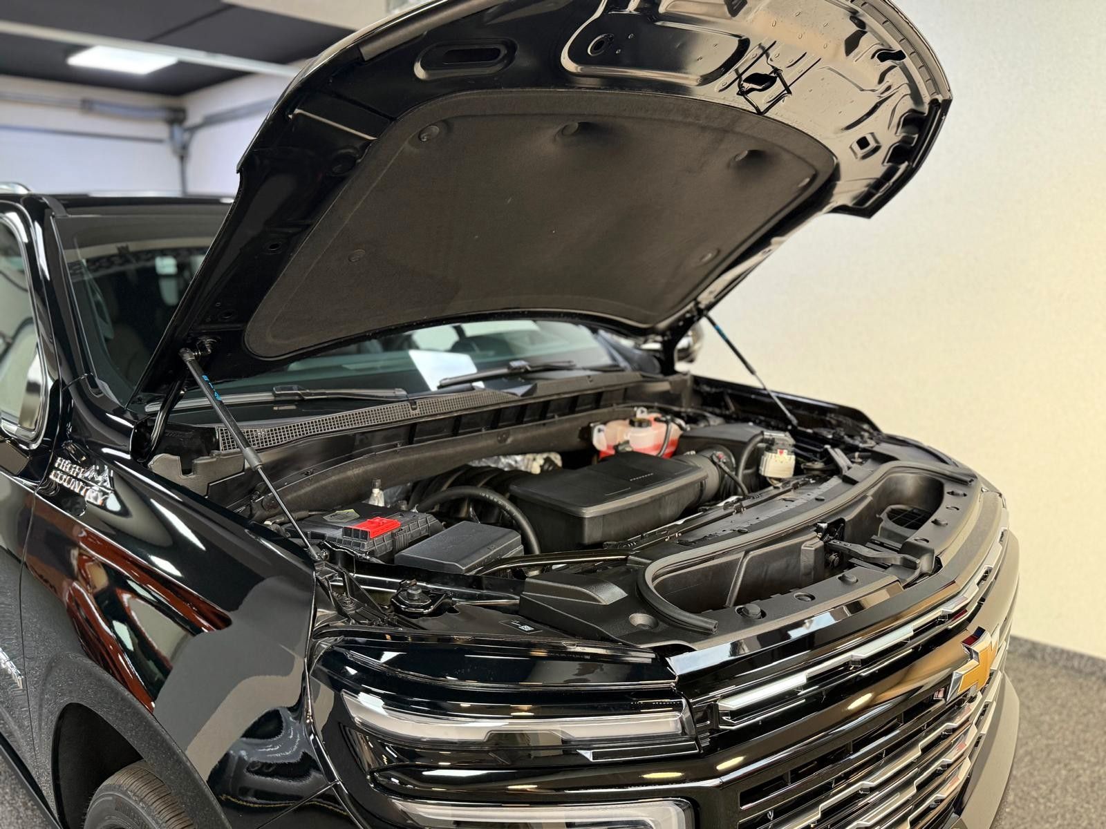 Fahrzeugabbildung Chevrolet 2026 SUBURBAN HIGH COUNTRY 24"-PANORAMA