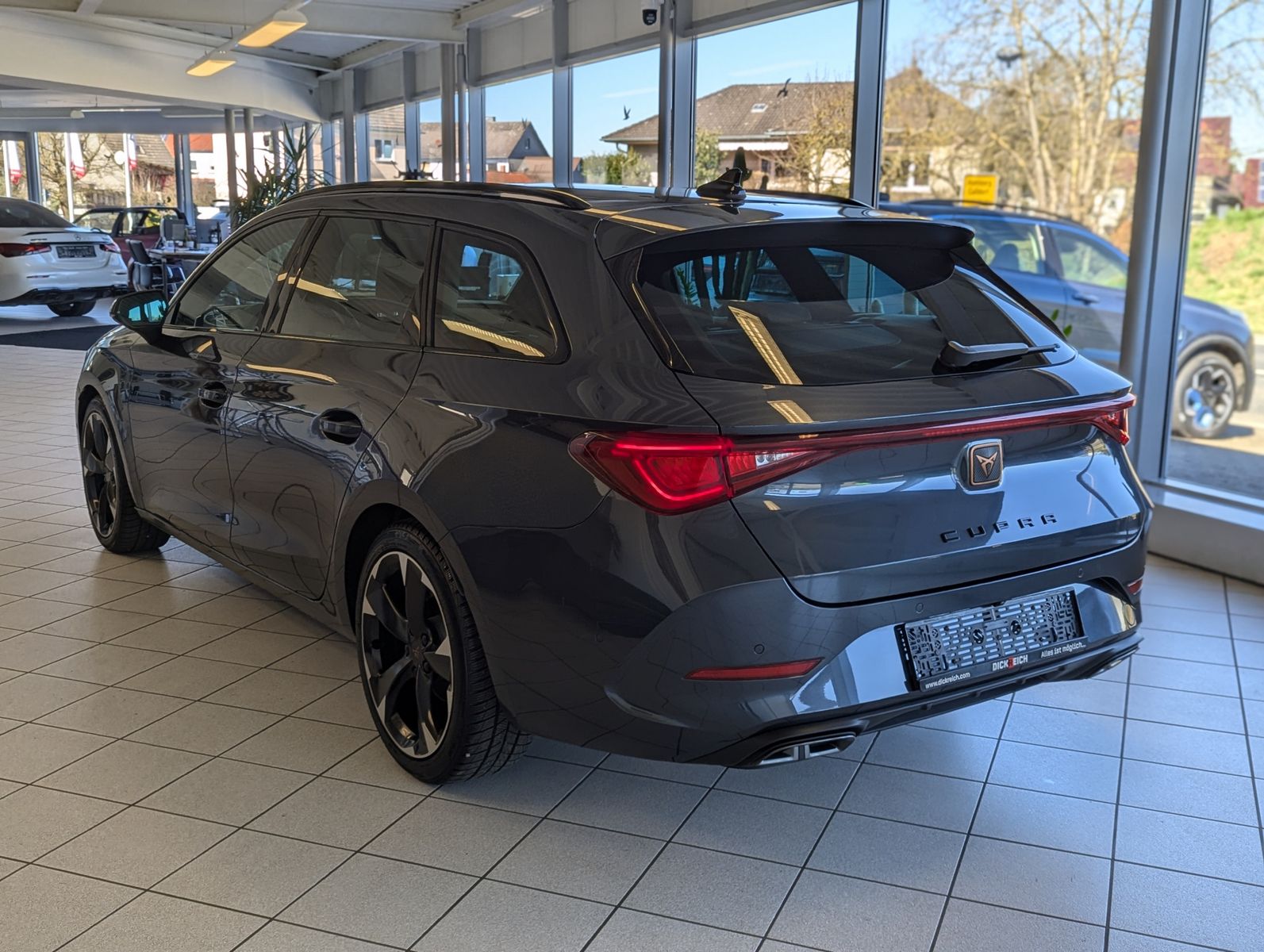 Fahrzeugabbildung CUPRA Leon 1.5eTSI DSG Matrix Cam Vision+ Full Link