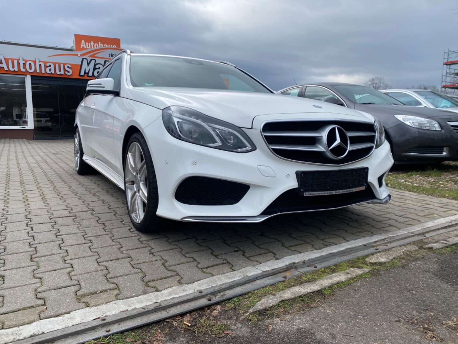 Fahrzeugabbildung Mercedes-Benz E 250 CGI T AMG*Totwinkel*LED*Navi*SHZ*Tempomat*