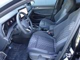Volkswagen Golf VIII R-Line 1.5 eTSI DSG NAVI LED PANO - VW Golf Gebrauchtwagen in Frankfurt