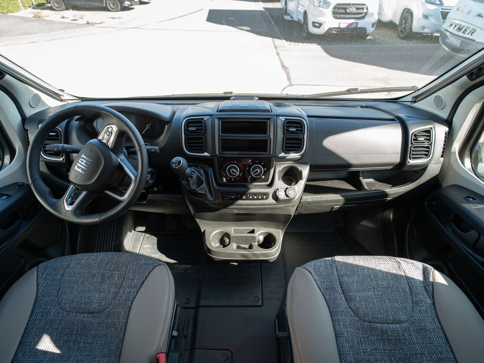 Fahrzeugabbildung Dethleffs Globetrail 600 DK / Fiat / Aufstelldach Heckausz