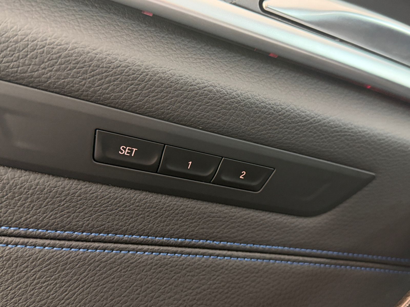 Fahrzeugabbildung BMW 530 d XDriveM Sport/M-PAKET/HARMAN-KARDON/AMBIE