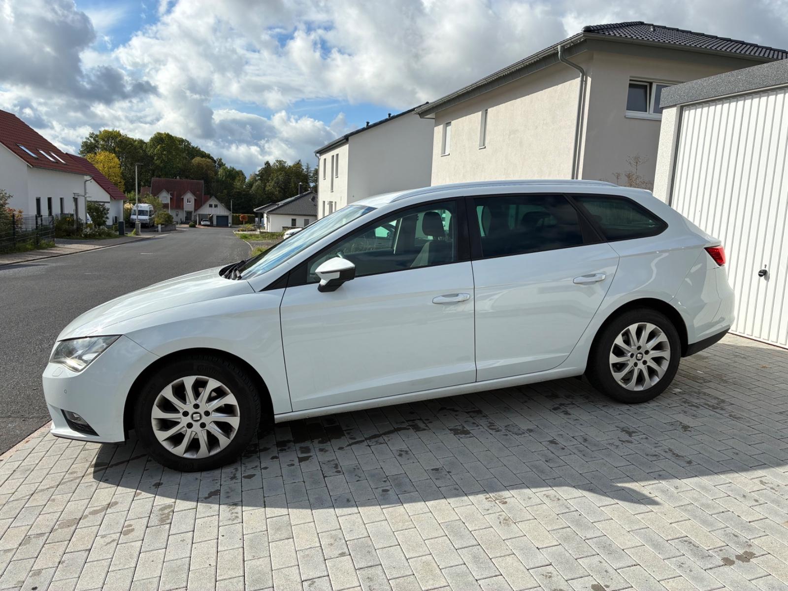 Seat Leon 2014 — салон
