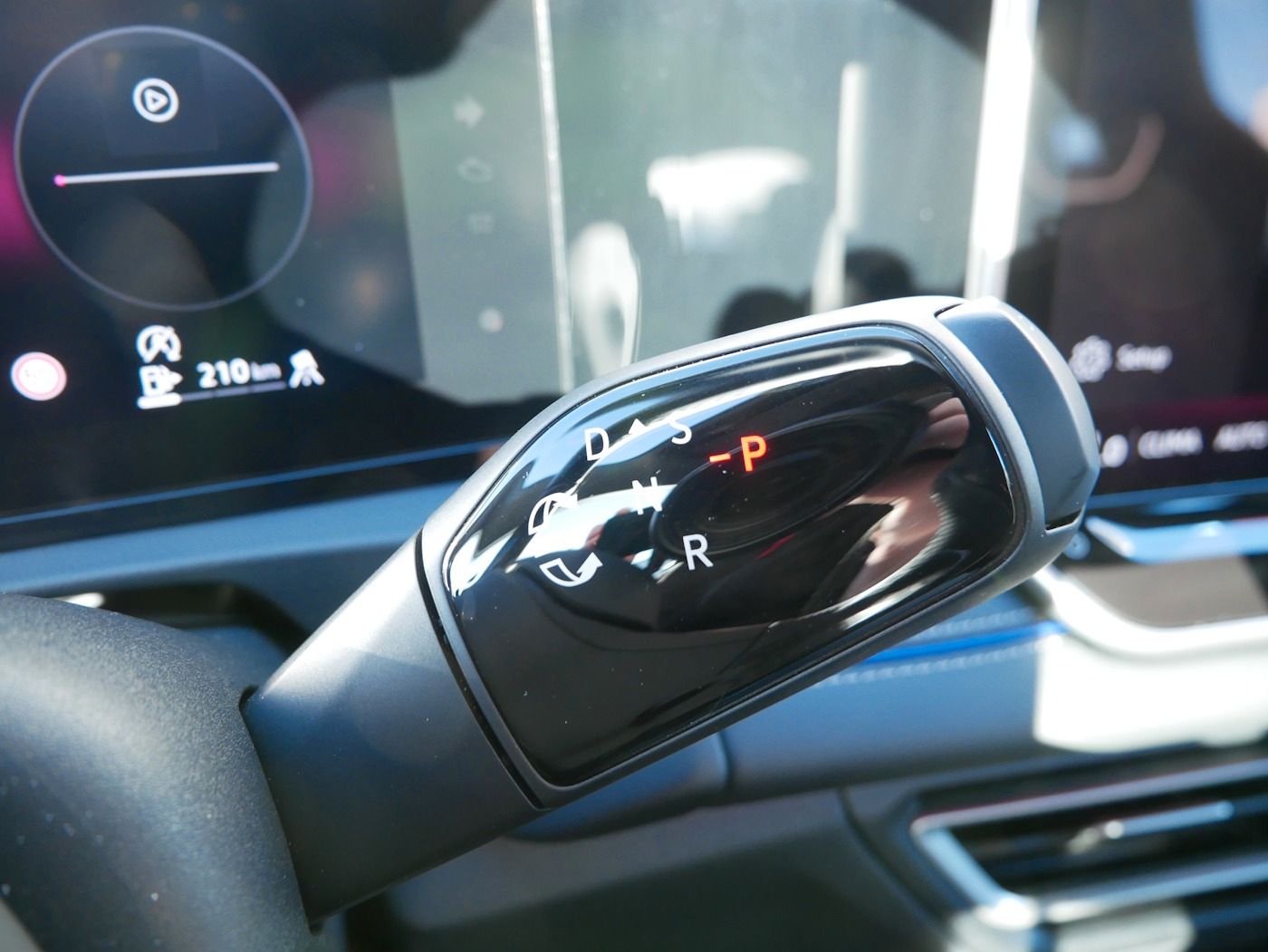 Fahrzeugabbildung Volkswagen Tiguan 2.0 R-Line NEU63T DSG AHK Kamera Matrix