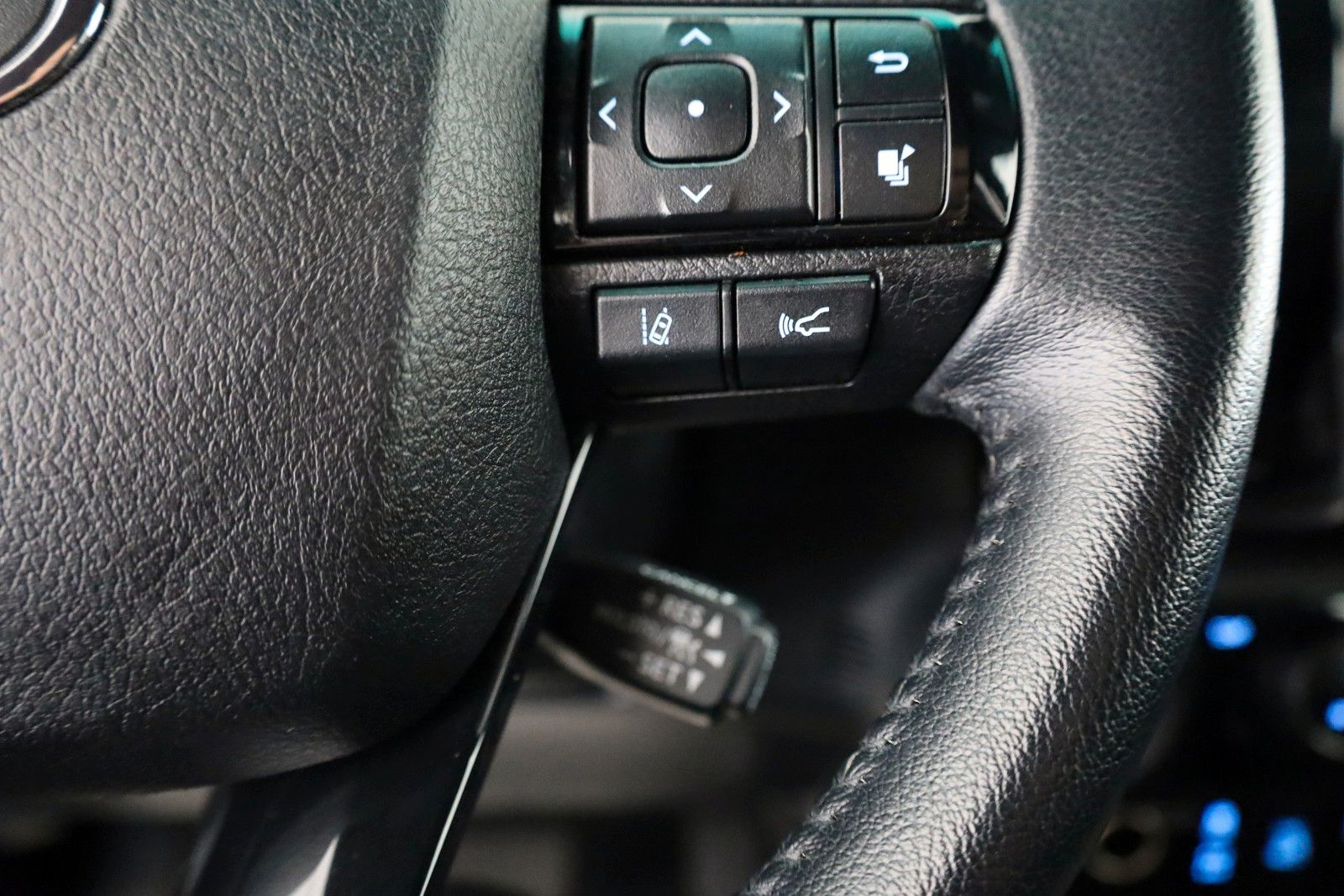 Fahrzeugabbildung Toyota Hilux 2.8D-4D Invincible,Kamera,CarP,HardTop,AHK