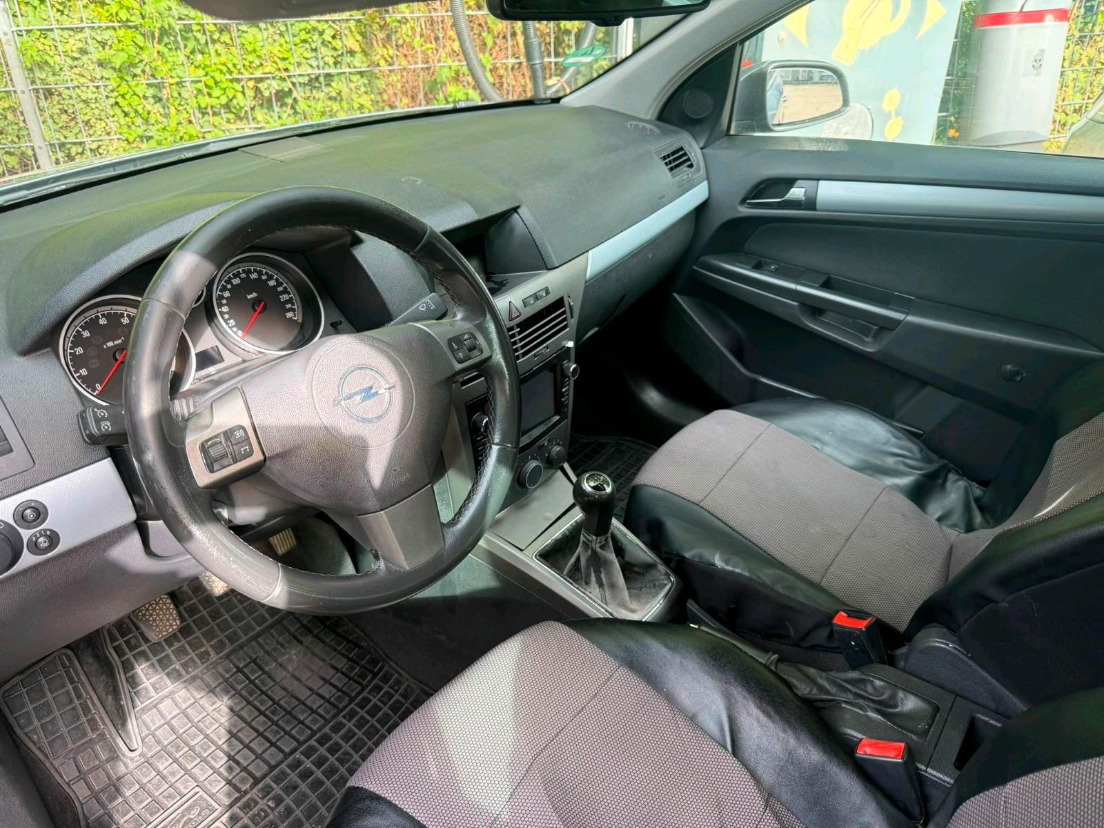 Opel Astra 2005 — photo 12
