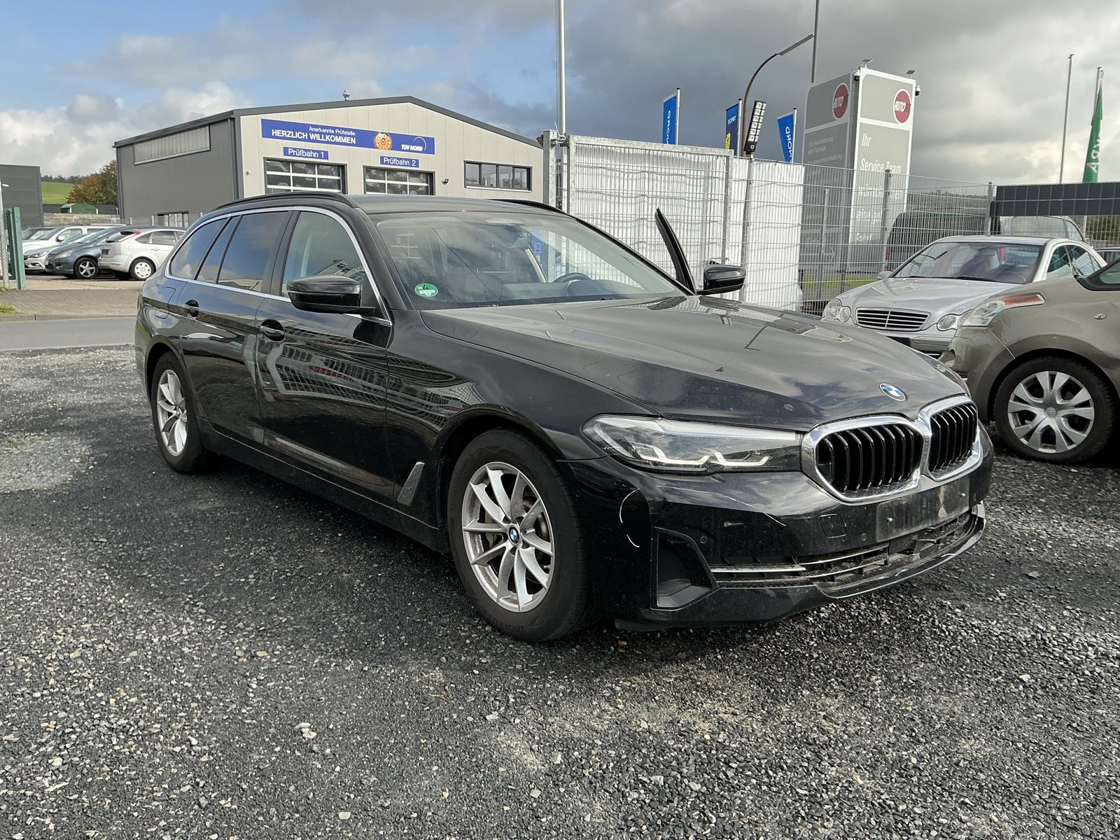 BMW 530 i Business R.Cam Luftfeder Ambiente ACC LED
