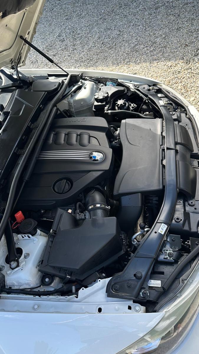 BMW 320 2011 — photo 13