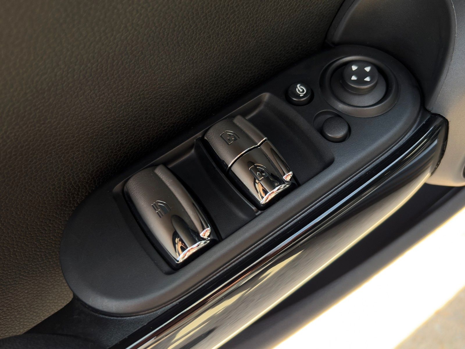 Fahrzeugabbildung MINI Cooper Cabrio Chili Tempomat LED PDC BT SHZ