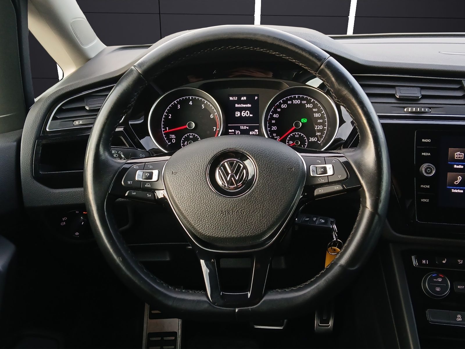 Fahrzeugabbildung Volkswagen Touran TSI Sound DSG LED AHK Navi ACC PDC SH