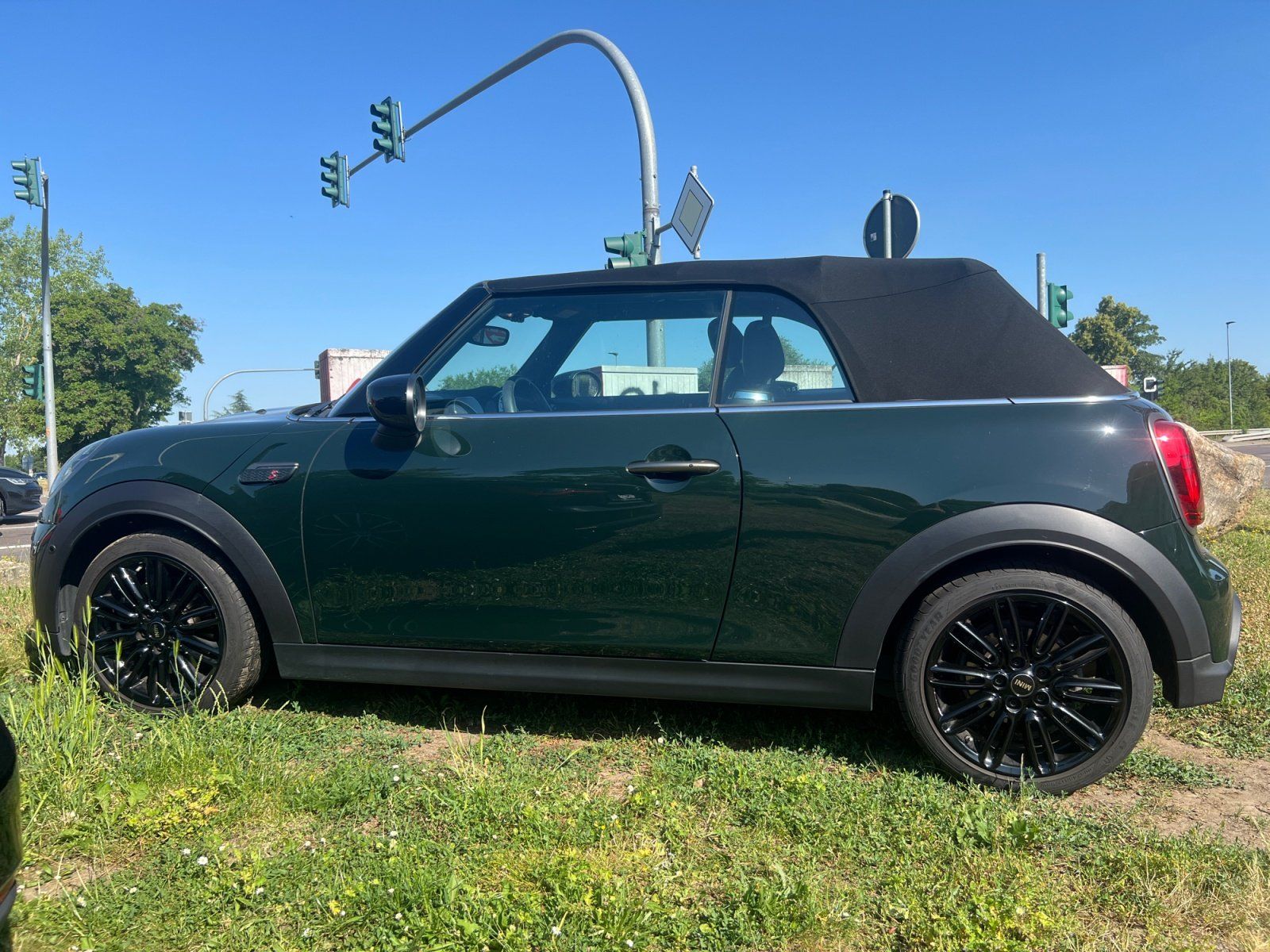 Fahrzeugabbildung MINI Cooper S Cabrio Parkassist+LED+HeadUp+Komfortzug