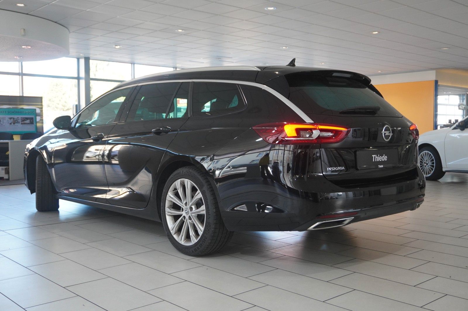 Fahrzeugabbildung Opel Insignia B ST 2.0D ELEGANCE NAVI/LED/KAMERA/HUD