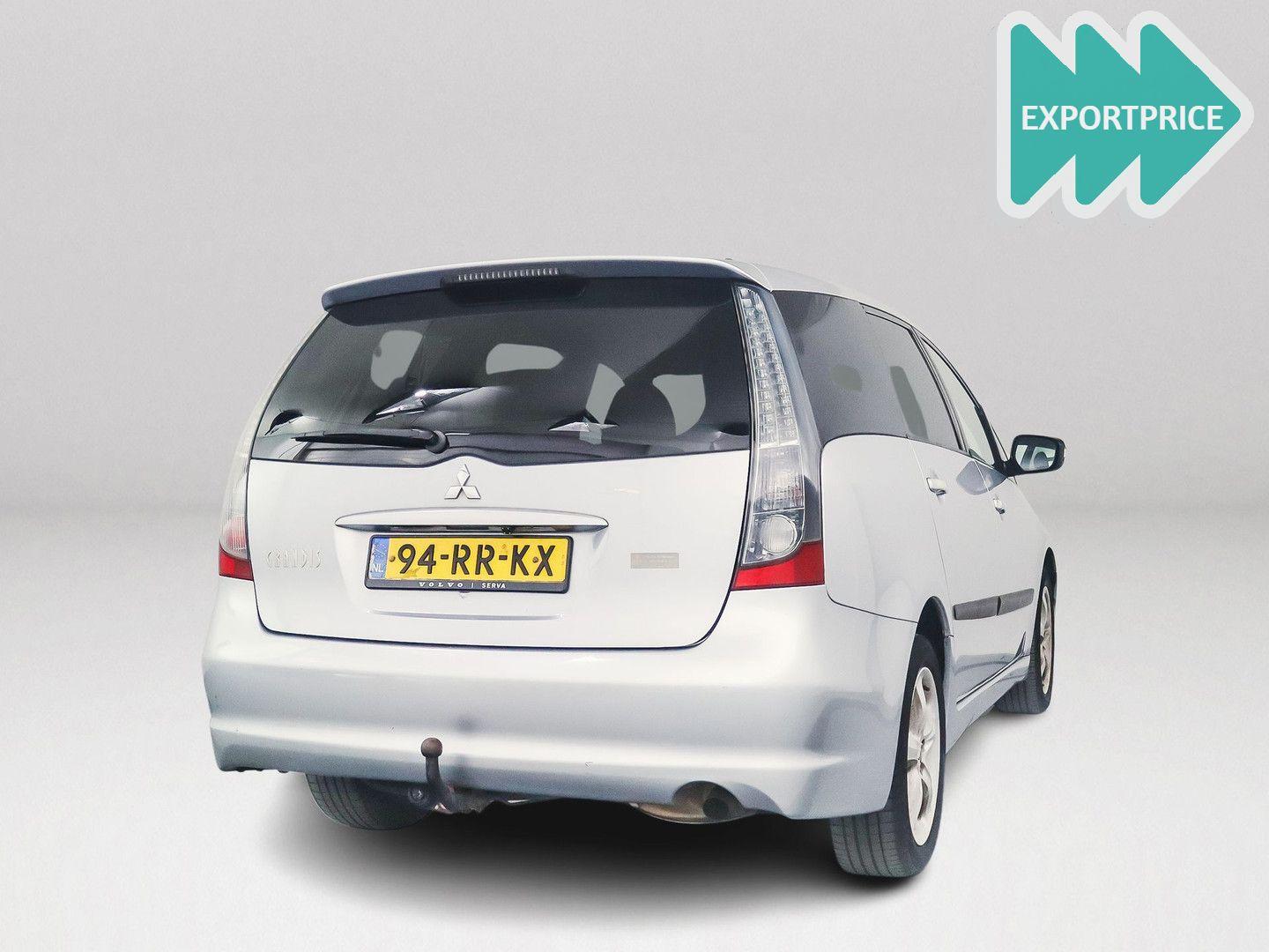 Mitsubishi Grandis 2005 — rear view