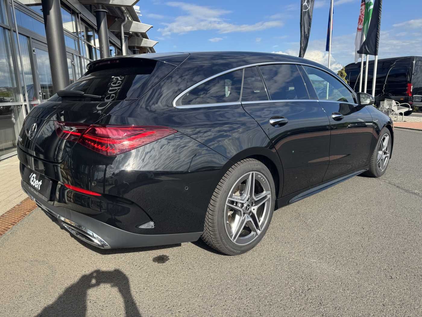 Fahrzeugabbildung Mercedes-Benz CLA 180 Shooting Brake+AMG+Distr+AHK+RFK+