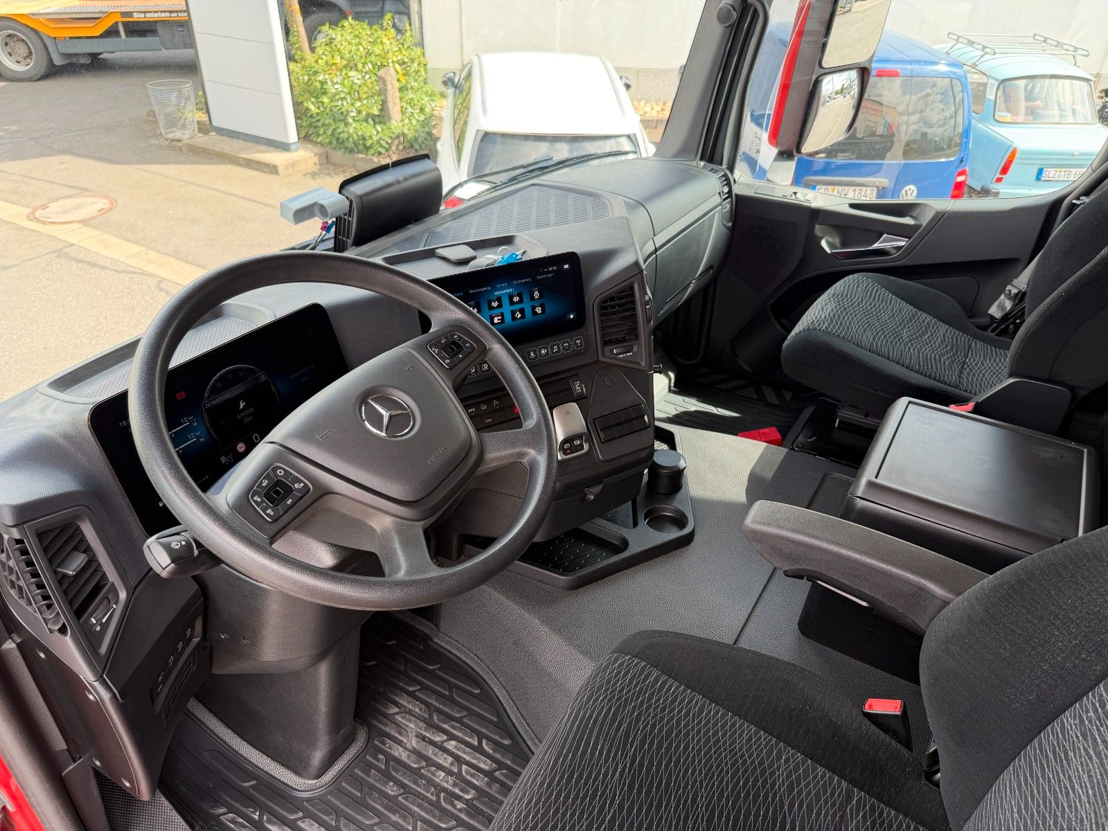 Fahrzeugabbildung Mercedes-Benz Actros 3645 8x2/6 Hiab 358 E-5 Jib 70X-3 Hubdach