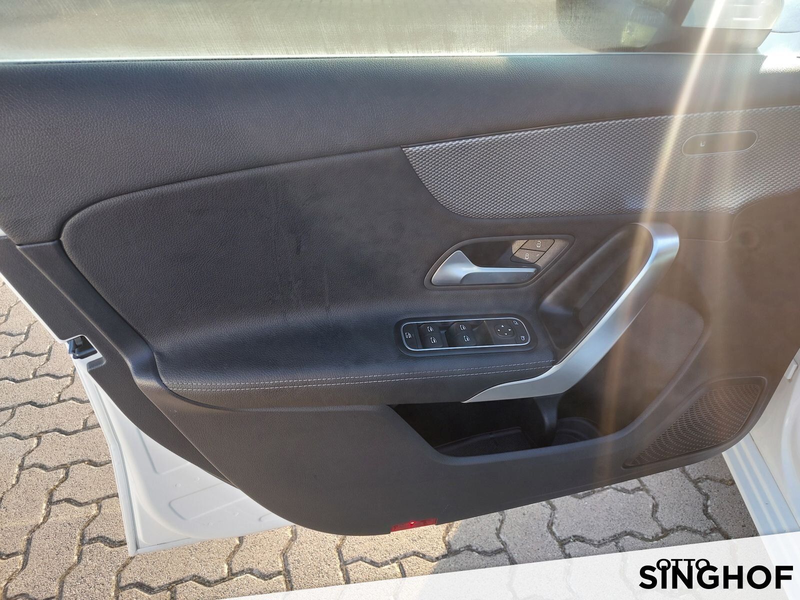 Fahrzeugabbildung Mercedes-Benz A 180 Progressive +LED+MBUX+Park Ass+Navi+Sitzhg