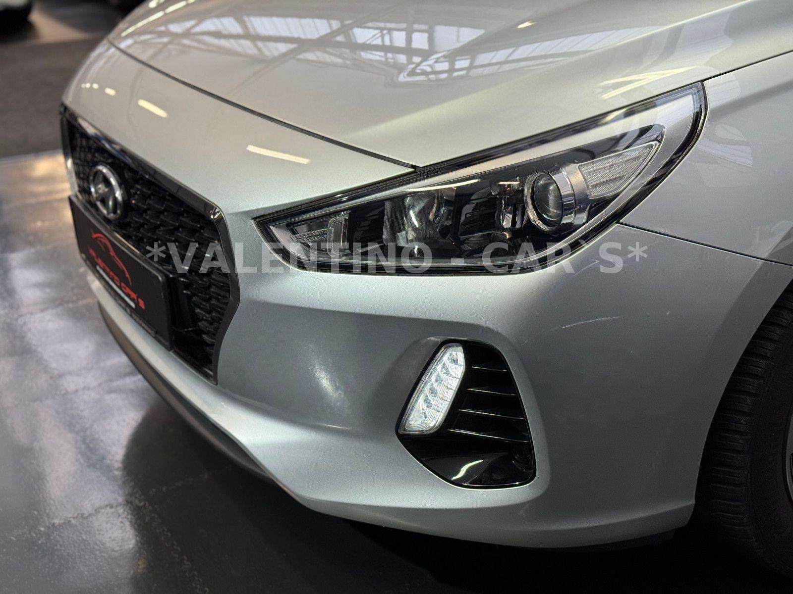 Hyundai i30 cw Family + Nav/Kamera/Temp/Shz/Lhz/Pano/Led