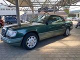 Mercedes-Benz E 220 Cabrio - Mercedes-Benz Oldtimer: Cabrio