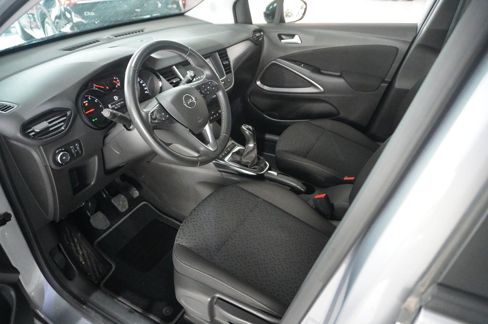 Fahrzeugabbildung Opel Crossland (X) 1.2 EDITION NAVI/LED/KAMERA/TEMP.