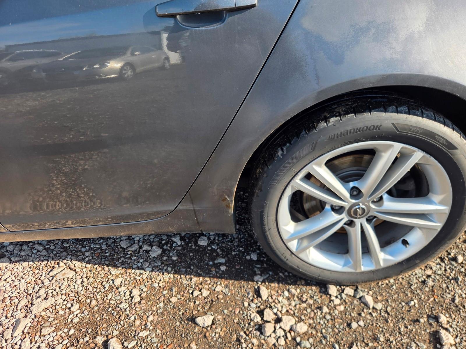 Opel Insignia A Sports Tourer Sport 4x4+AHK+TÜV NEU