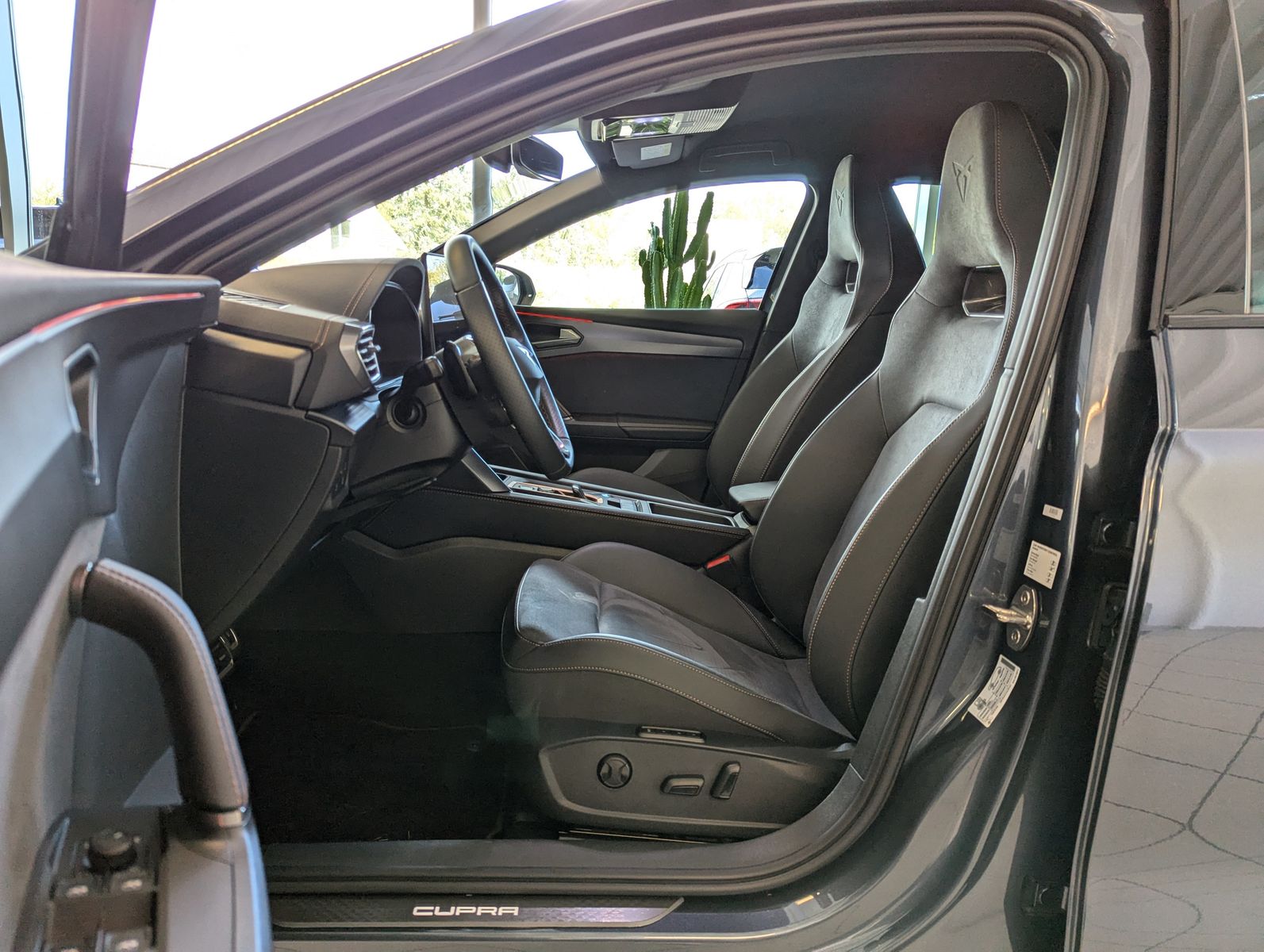 CUPRA Leon 1.5 eTSI DSG Dynamic-Edge-Assist-XL Memory - Image 12