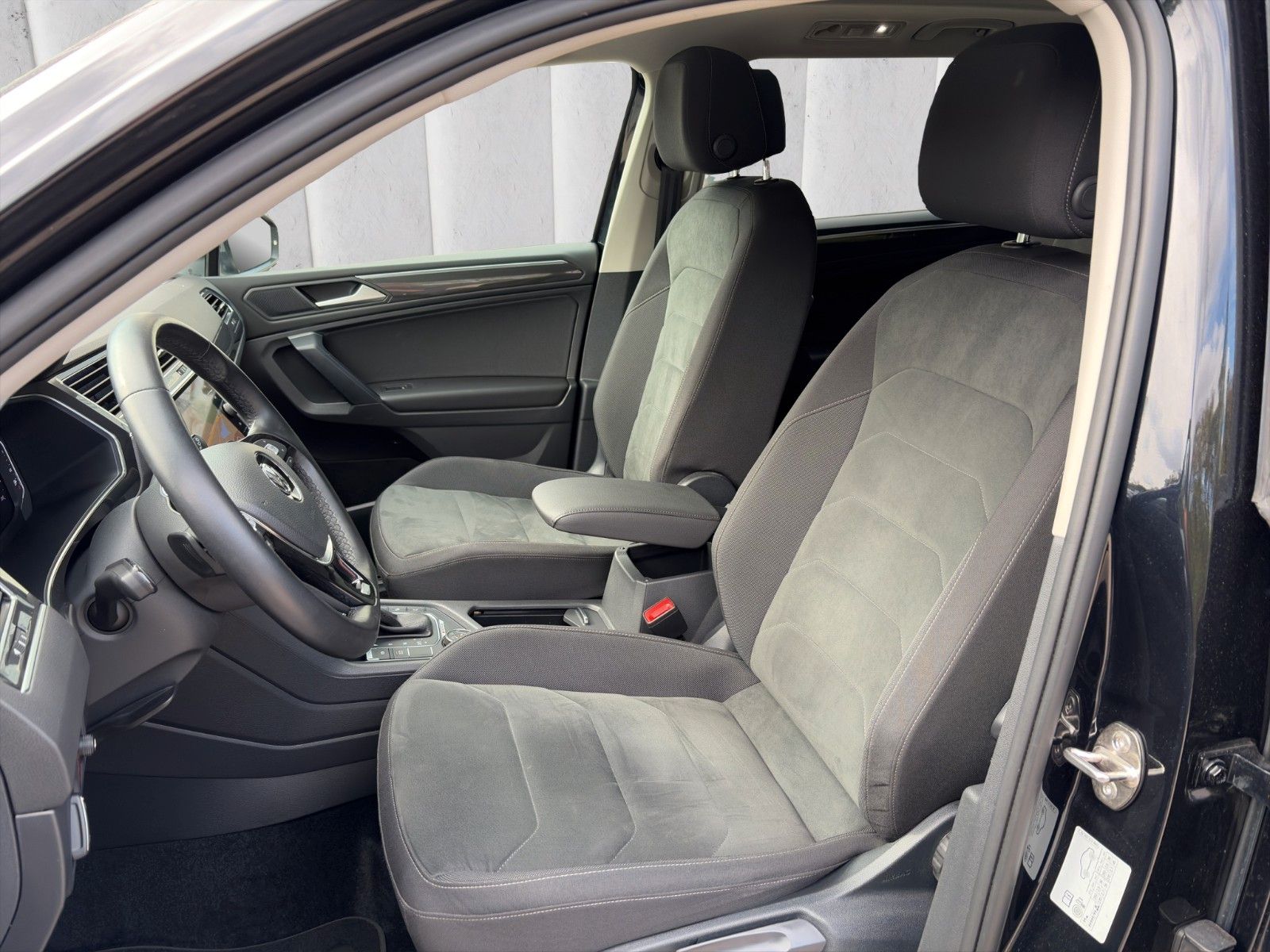 Fahrzeugabbildung Volkswagen Tiguan Allspace Highline 4Motion*7Sitzer*Pano**
