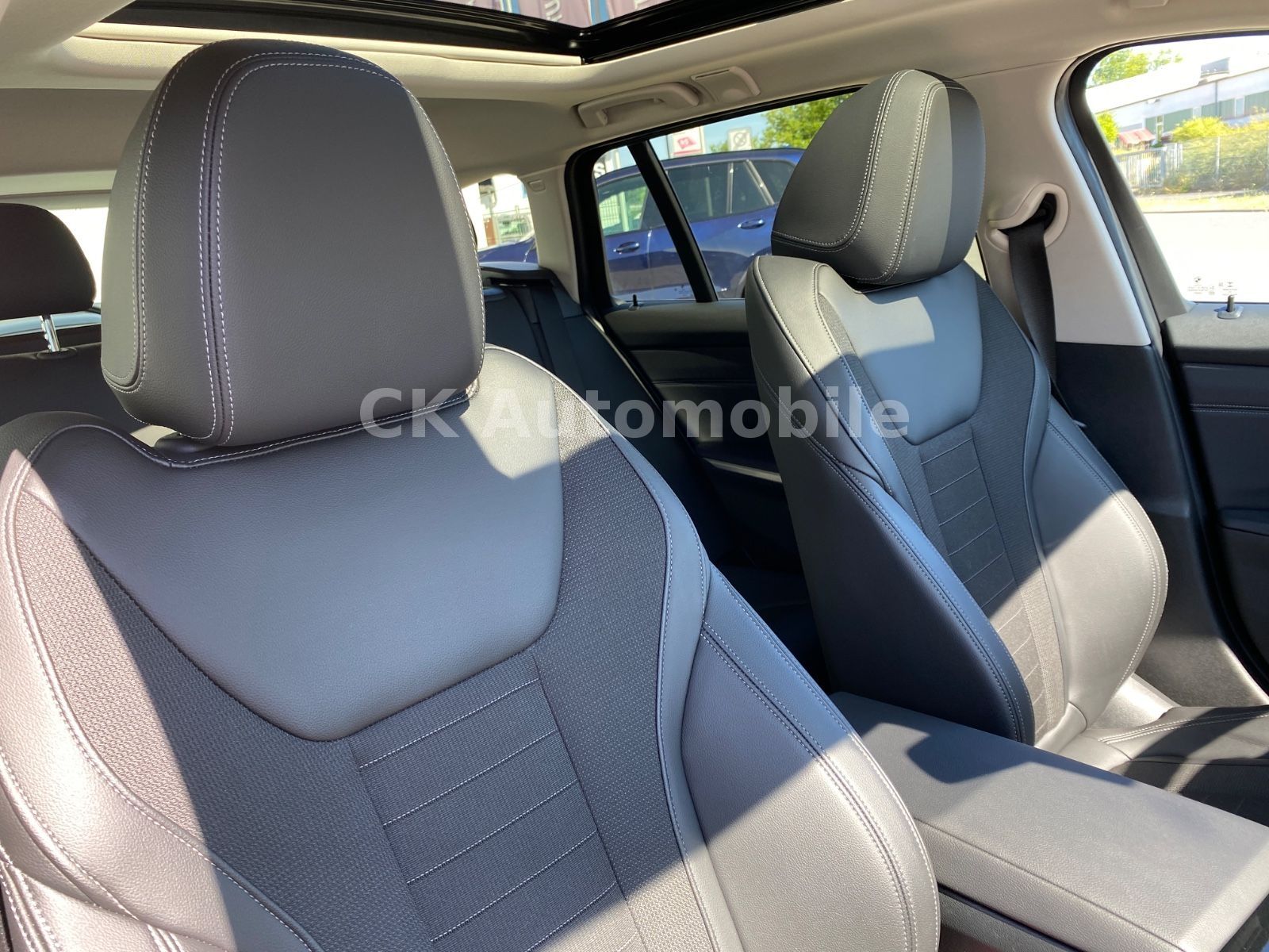 Fahrzeugabbildung BMW 320d xDrive Touring Sport-Line/Laser/Pano/Kamera