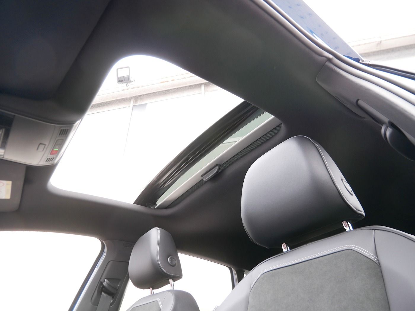 Fahrzeugabbildung Volkswagen Polo -VI 2.0 TSI GTI NEU43T DSG DACH MATRIX ACC