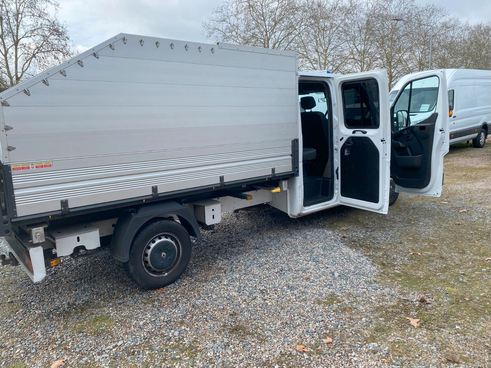 Fahrzeugabbildung Renault MasterIII DoKaDreiseitenkipper,1Hd,Klima,AHK,Kam
