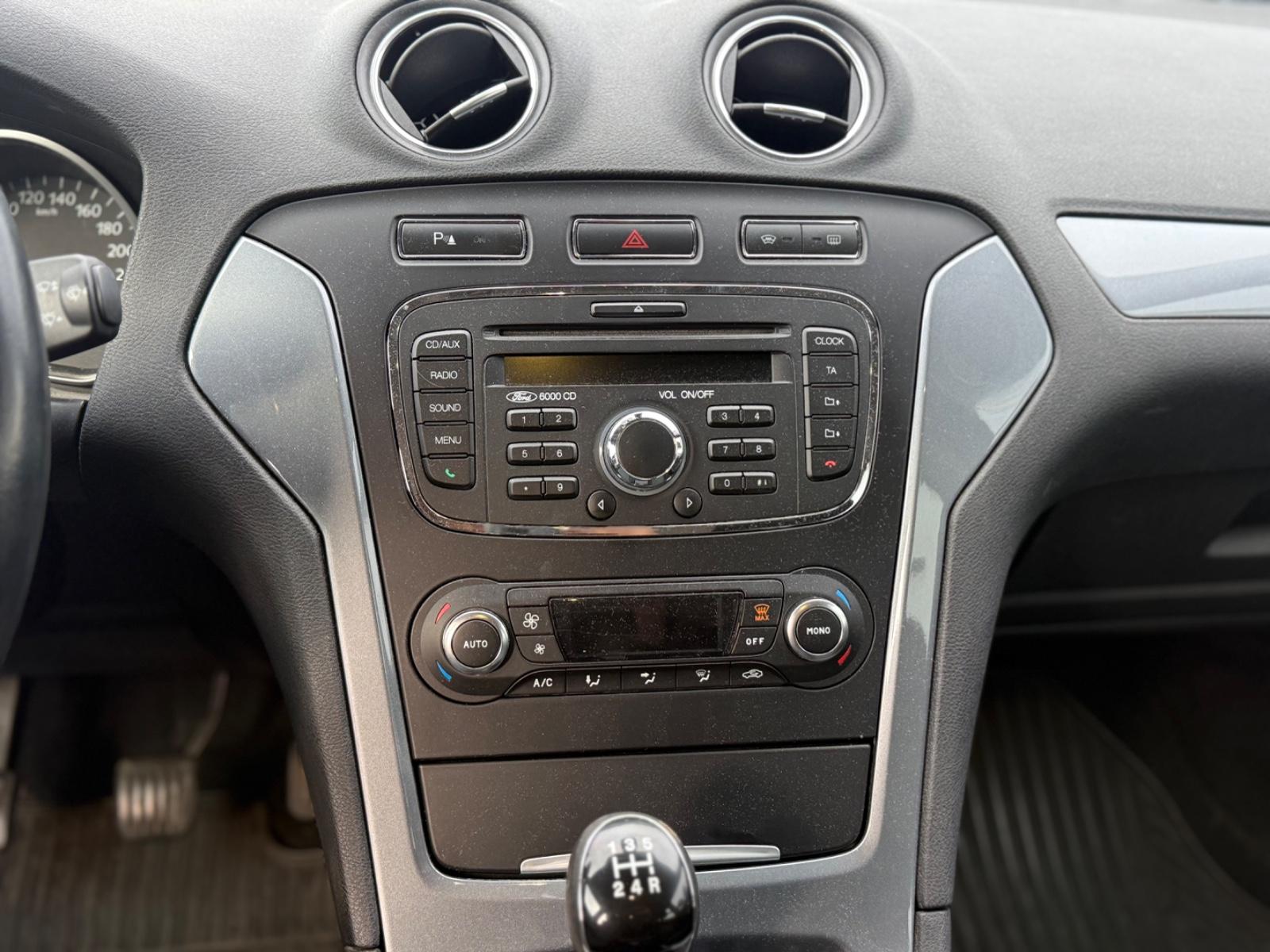 Ford Mondeo 2012 — photo 10