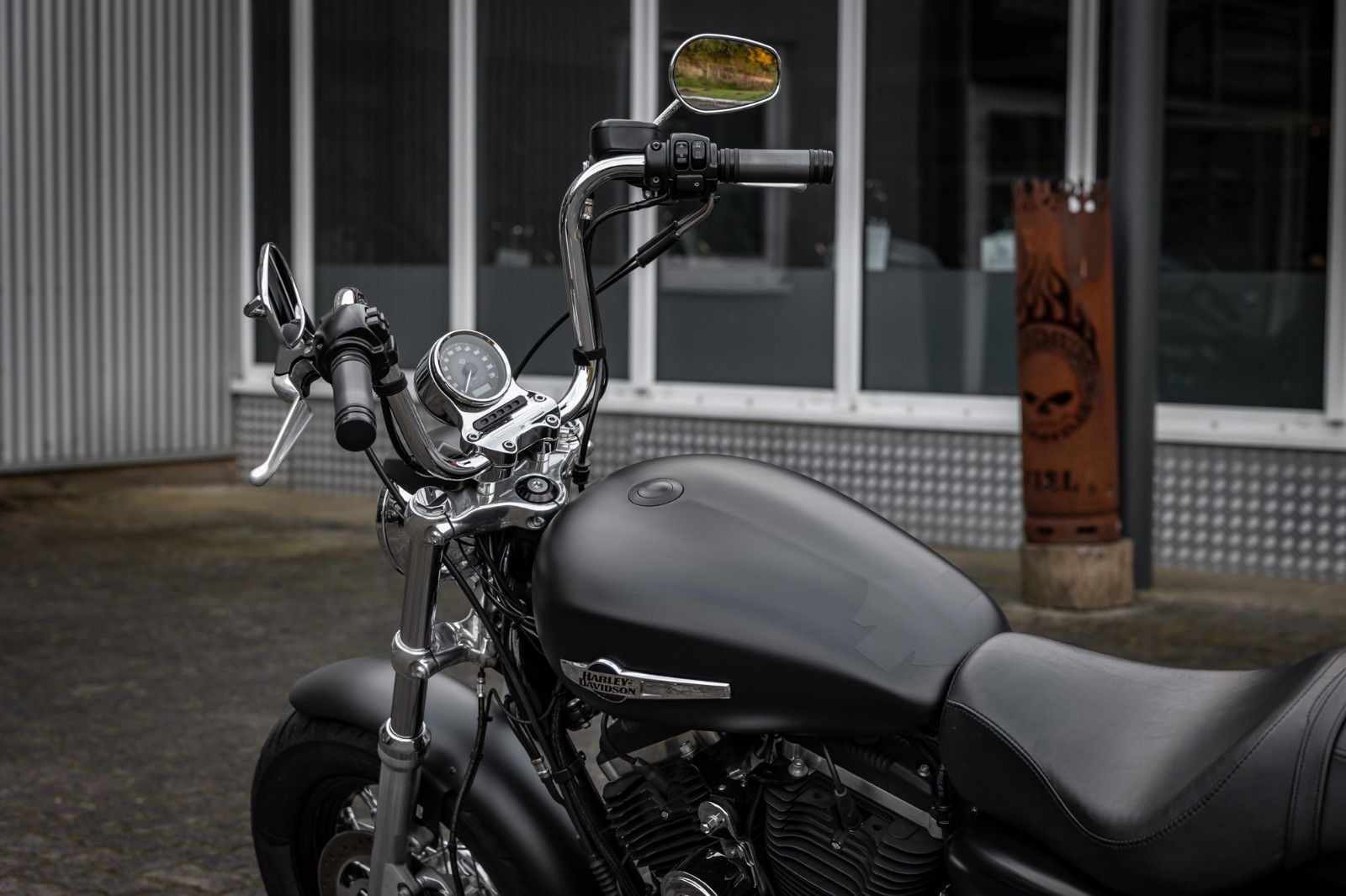 Fahrzeugabbildung Harley-Davidson Sportster XL1200CB Custom Limited - JEKILL&HYDE