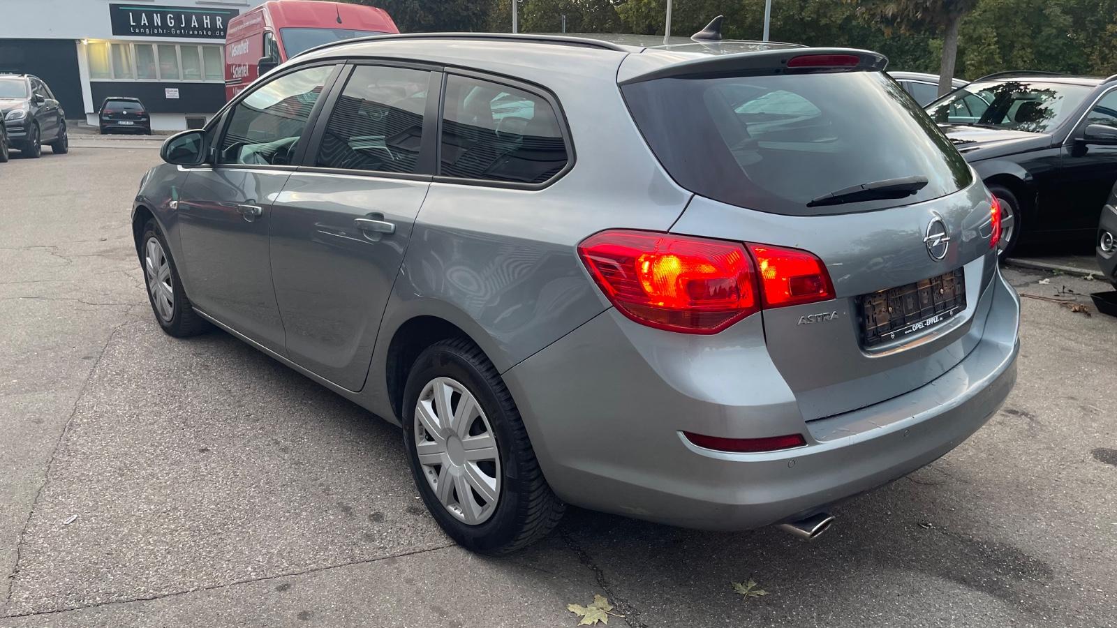 Opel Astra 2011 — engine 1.364 cm³, 120 HP (88kW)