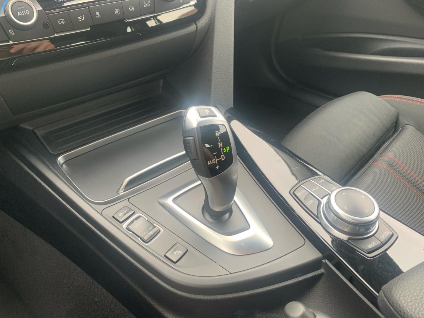 BMW 318 i Touring Sport Line *LED*AHK*HiFi*PDC*SHZ*