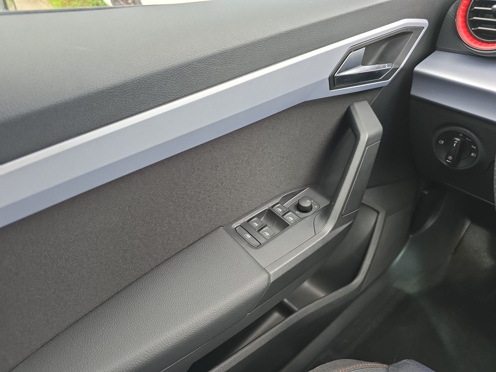 Fahrzeugabbildung SEAT Arona FR 1.5 TSI DSG ACC LED