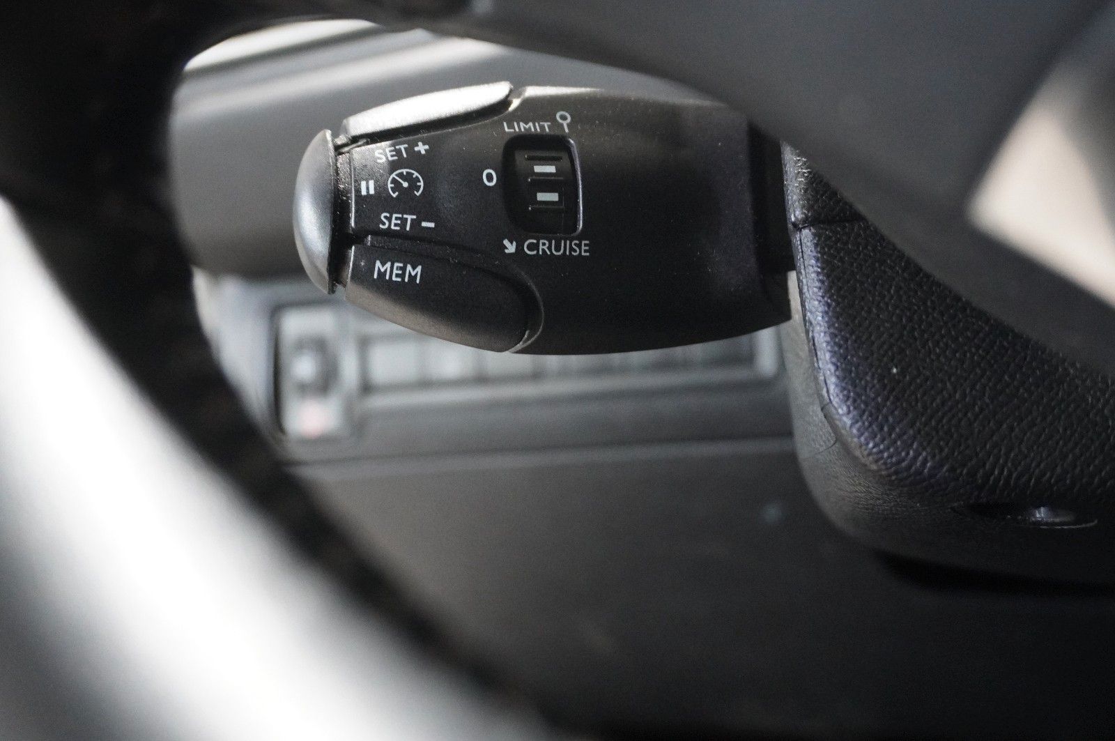 Fahrzeugabbildung Peugeot 308 LIM. 1.2T ACTICE PACK NAVI/LED/SPORT/NEBEL