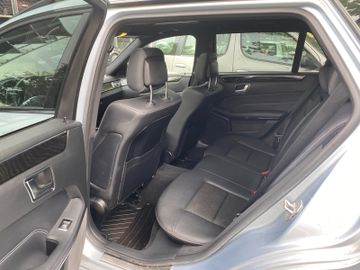 Mercedes E 220 - 11