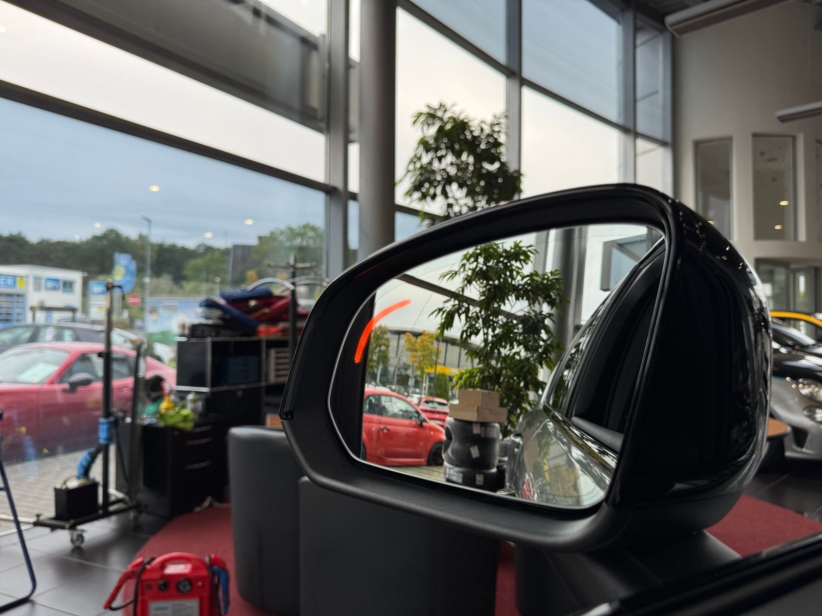 Fahrzeugabbildung Volvo XC40 Plus Dark 2WD NAVI LED AHK PANO