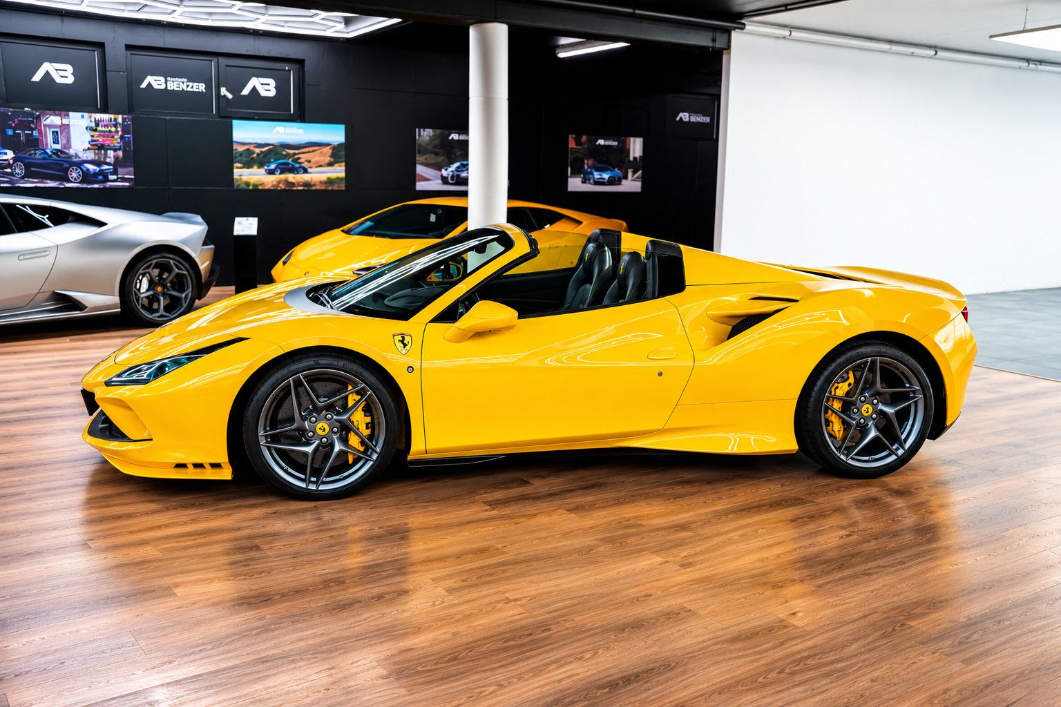 Fahrzeugabbildung Ferrari F8 Spider Giallo Modena *Lift*Carbon*Kamera*
