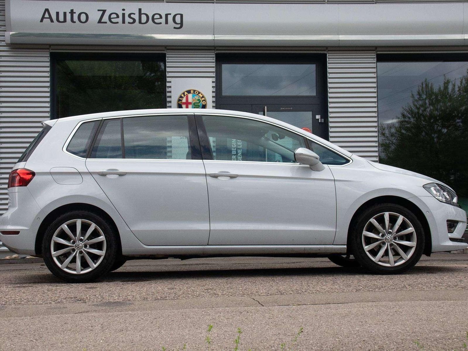 Fahrzeugabbildung Volkswagen Golf Sportsvan Highline 1.4 TSI DSG Navi RFK