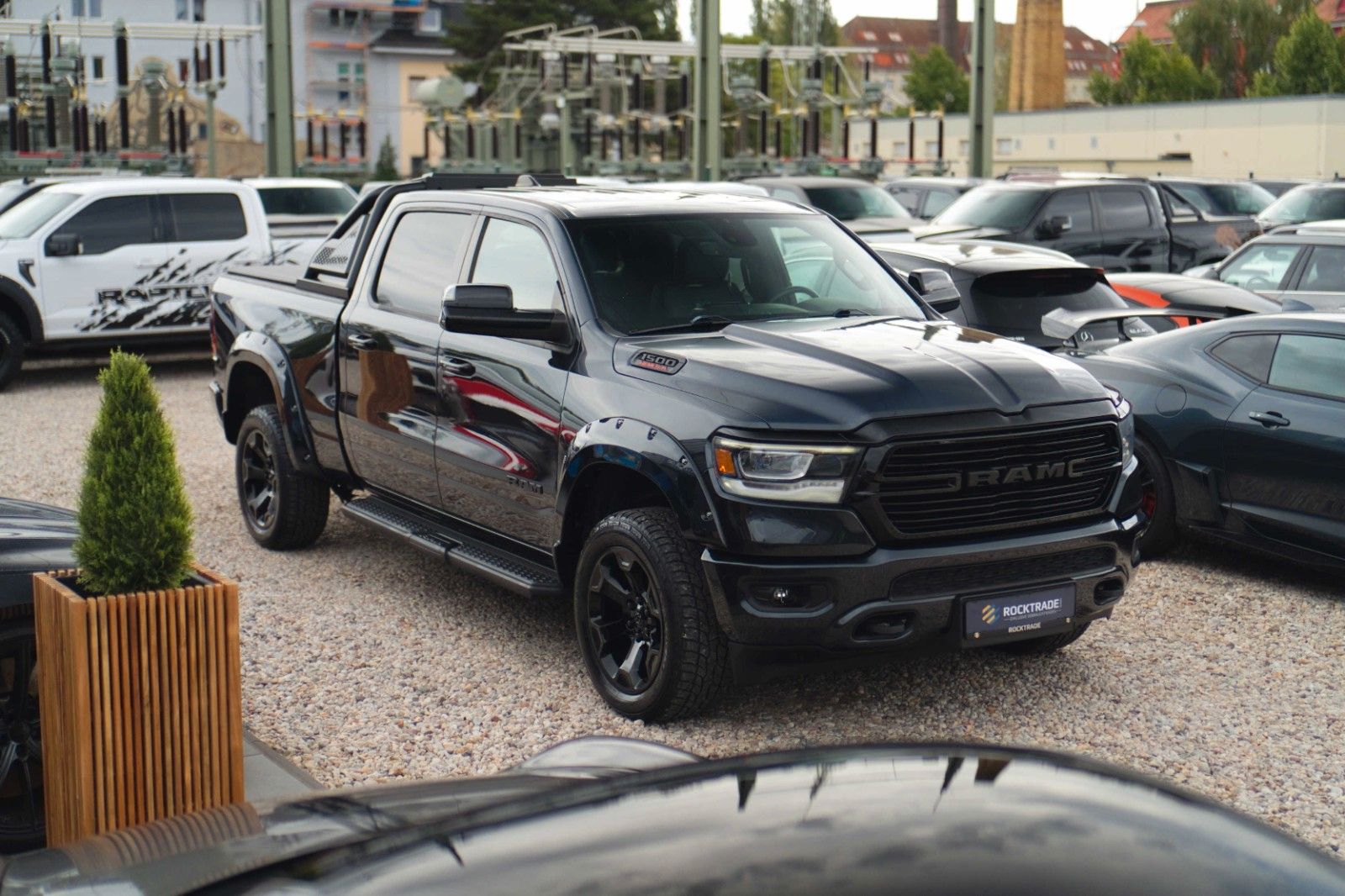 Fahrzeugabbildung Dodge RAM 5.7 V8 HEMI 4x4 OFFROAD Night-Paket LONGBED