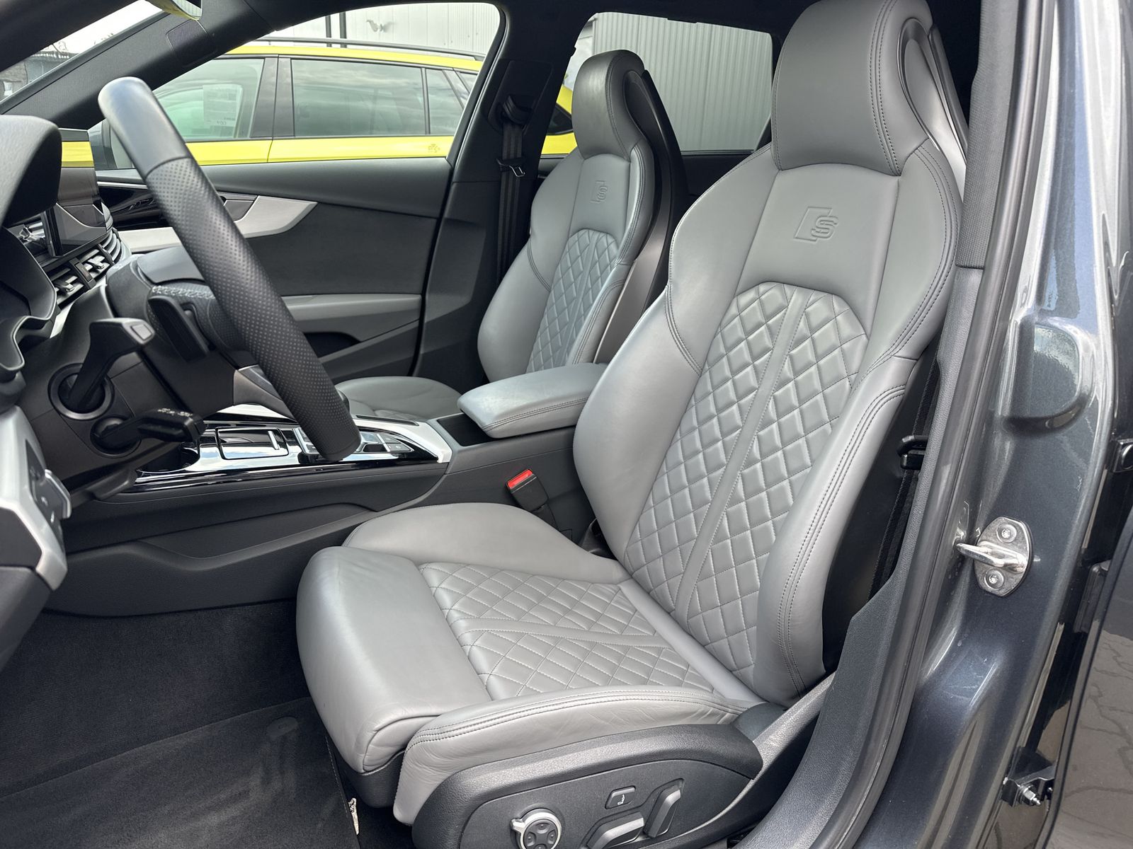 Fahrzeugabbildung Audi A4 Avant 40 TDI S-Line NAV+MATRIX+ACC+STHZG+18ZO
